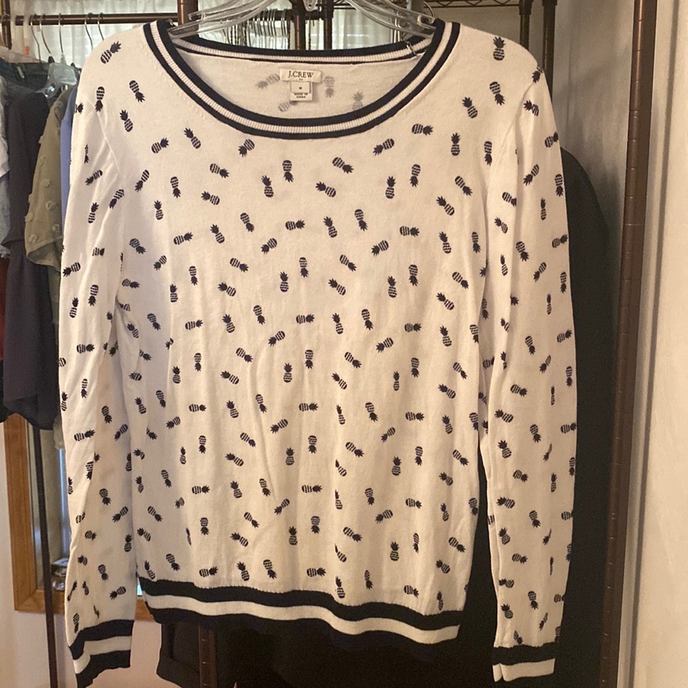 Sweater with pineapple print
